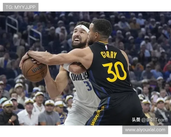 勇士圣诞大战胜独行侠，汤普森回归大通中心受致敬