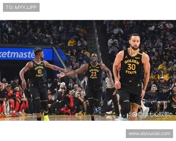 勇士逆转国王，库里三分绝杀引主场沸腾